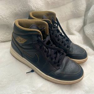 Nike - air Jordan’s - 1 retro high city of flight